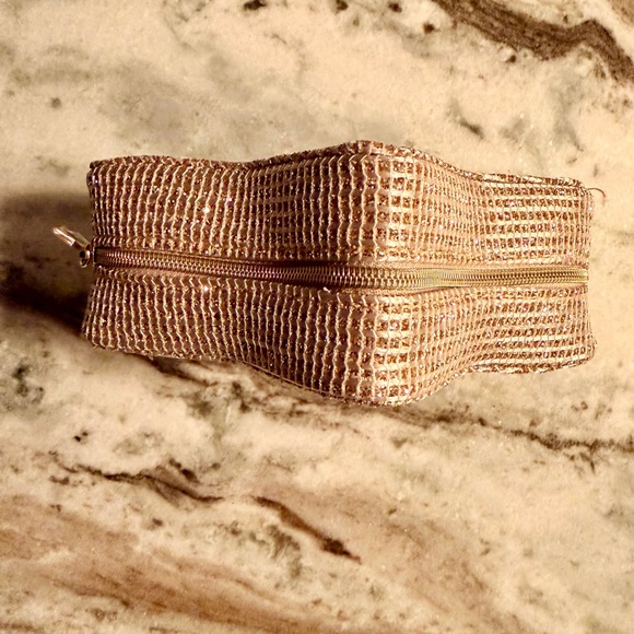 Dior Star POUCH. GWP. Seals remain on zipper pull & front plate. Box included - Picture 3 of 5